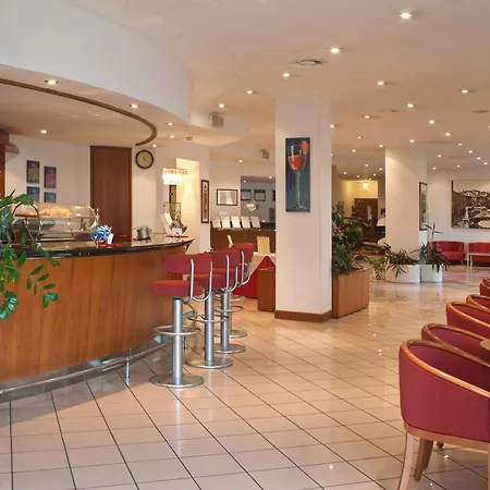 Hotell Cavallo Est 4*